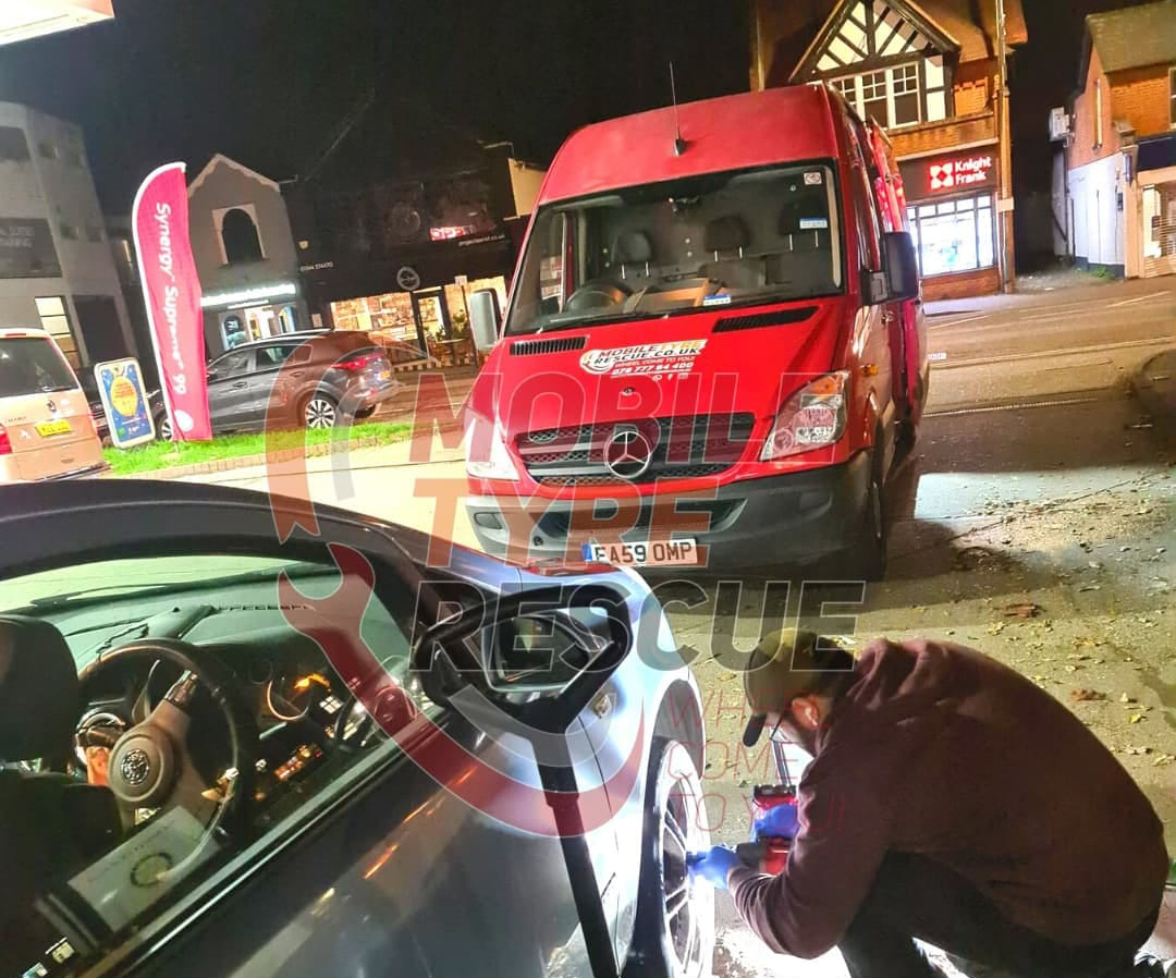 24/7 Emergency Mobile Tyre Fitting in Reading | Mobile Tyre Rescue